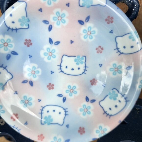 1999 Hello Kitty Ceramic Plate with Floral Design 6" x 6" - Picture 2 of 3